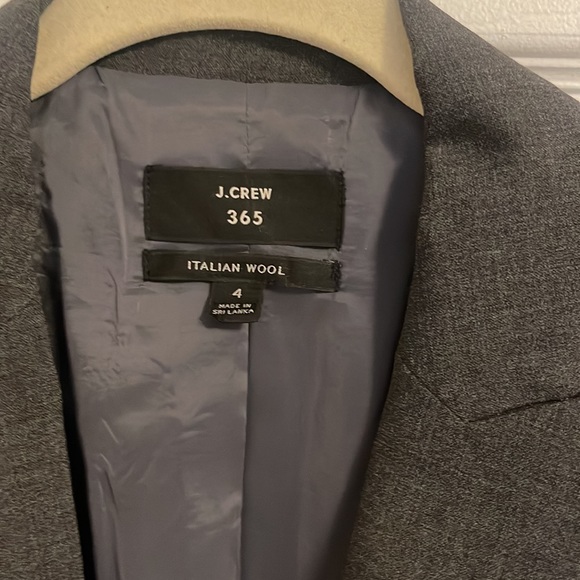 Only worn 2x. J. Crew 365 Italian wool. Semi fitted. Size 4 in perfect condition - Picture 2 of 2